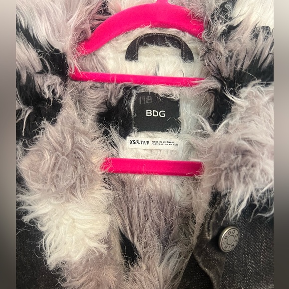 BDG REVOLVE Gray white faux fur button up denim, jean jacket size Small - Med - Picture 6 of 10